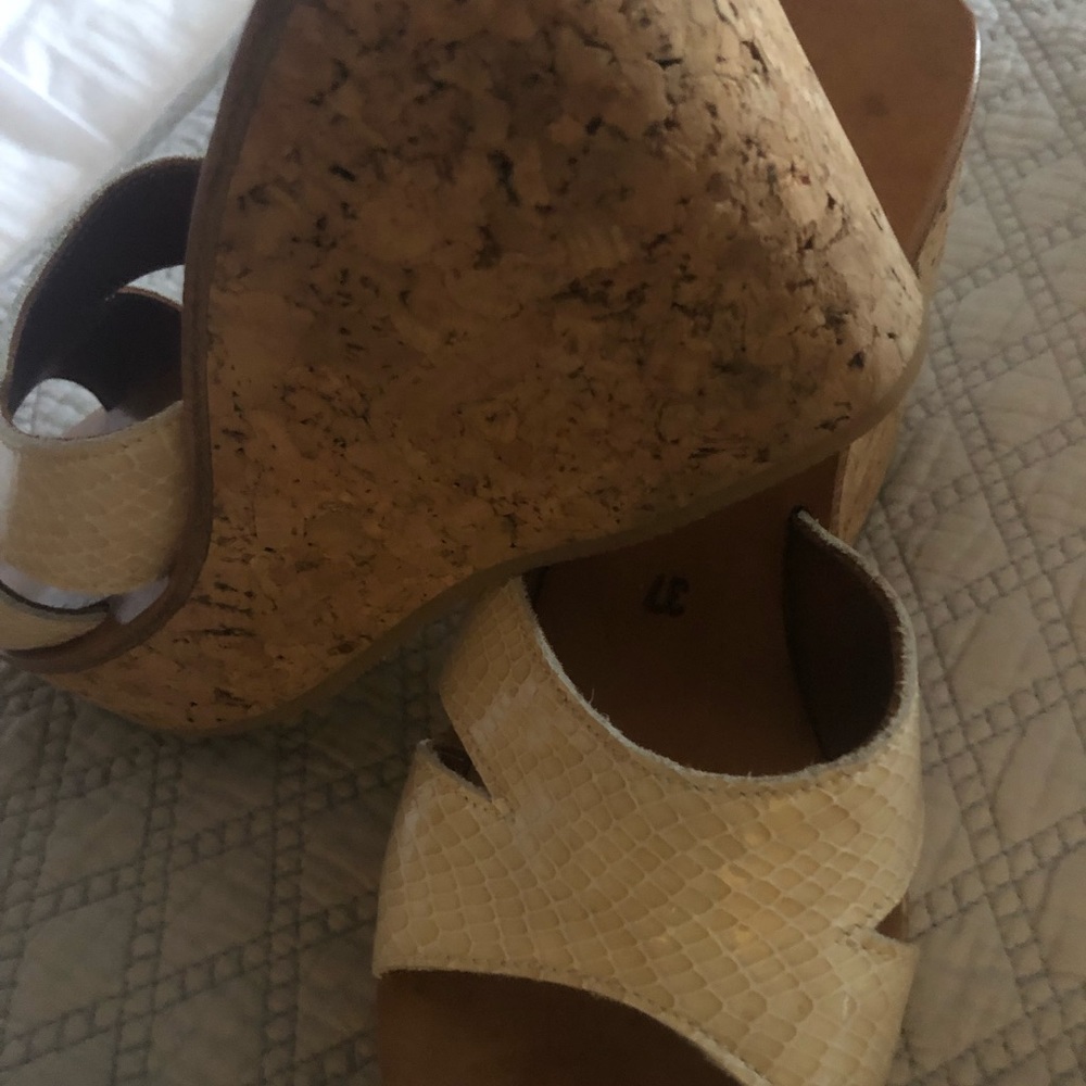 Shoes - Picture 4 of 8